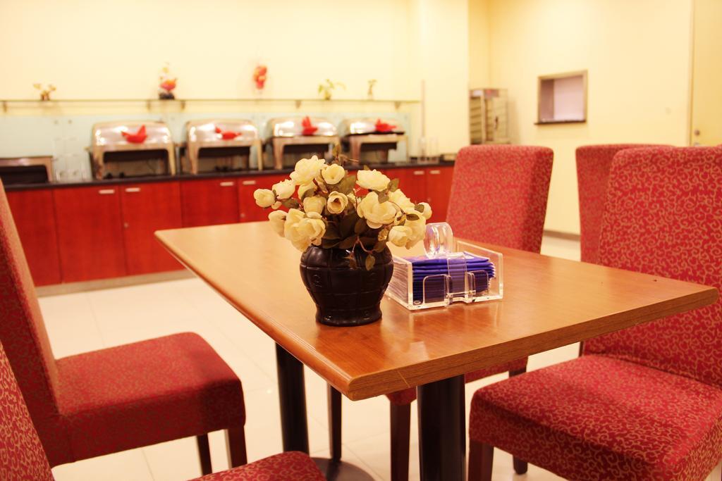 Hotel Hanting Jiaotong Jiangchuan Road Second Branch 2*