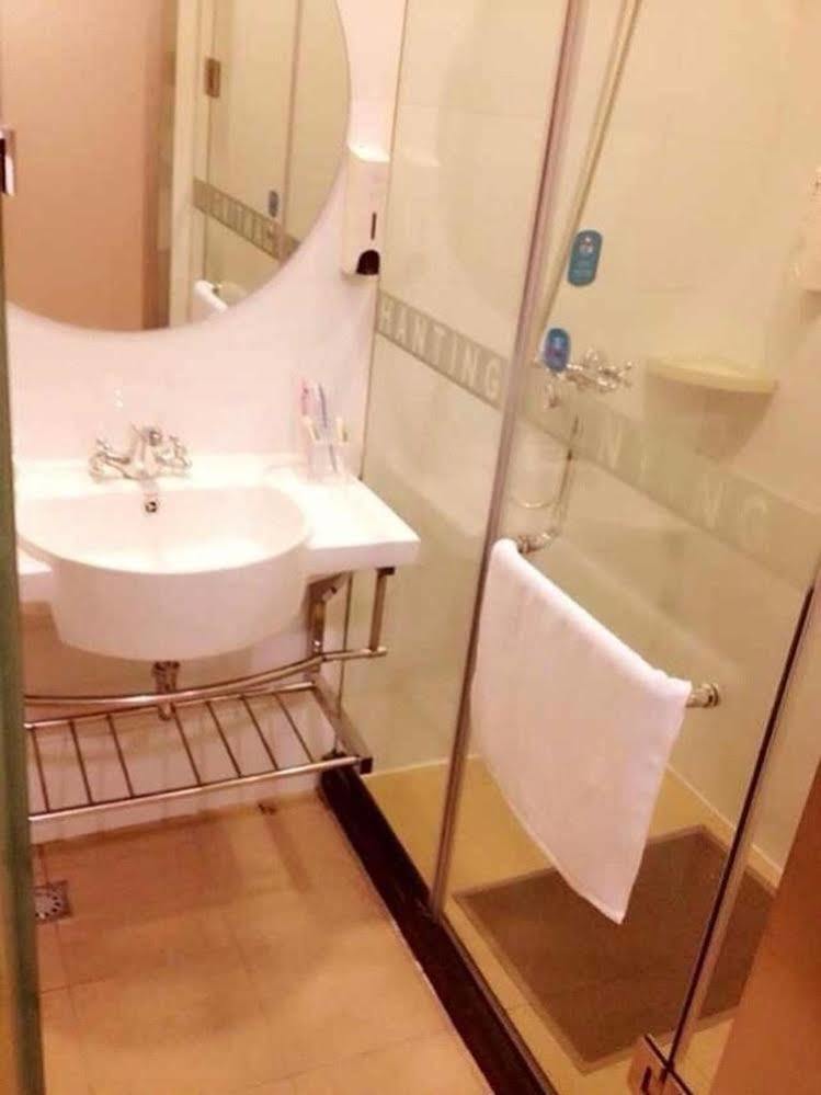Hanting Jiaotong Jiangchuan Road Second Branch Hotel 2*